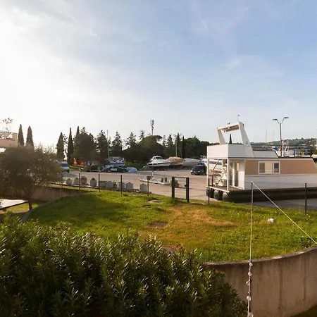 Ponent 612 In Marina By Locap Group *