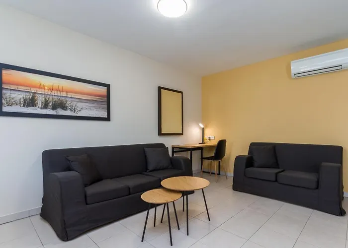 Ponent 612 In Marina By Locap Group *