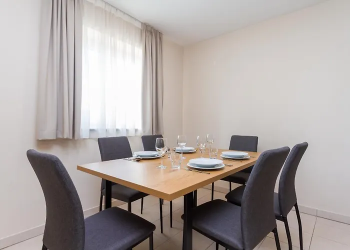 Ponent 612 In Marina By Locap Group *