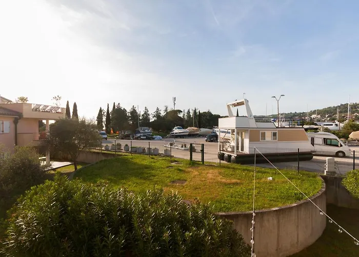 Ponent 612 In Marina By Locap Group *